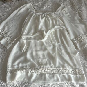 5/$25 Elegant White Lace-Trimmed Blouse